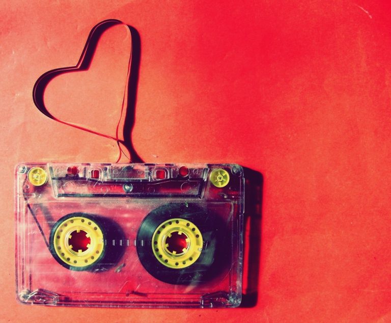 music-red-pink-cassette-organ-disc-1046922-pxhere.com